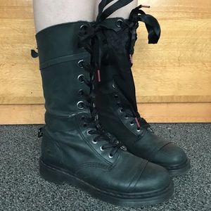 Dr Martens Triumph Boots
